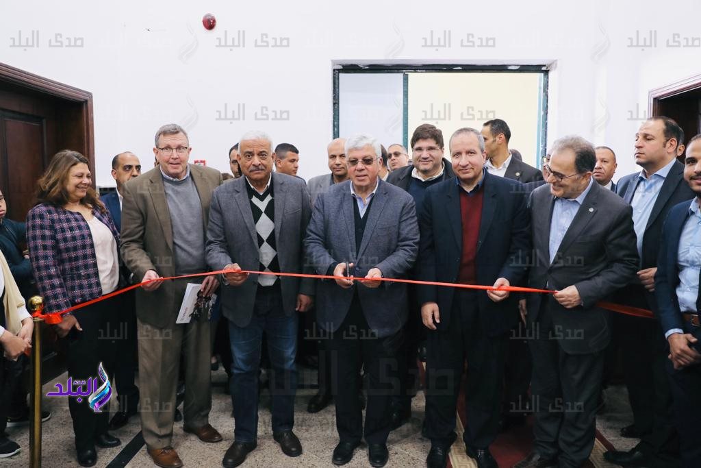 وزير التعليم العالي يفتتح المركز الجامعي للتطوير المهني بجامعة السويس1