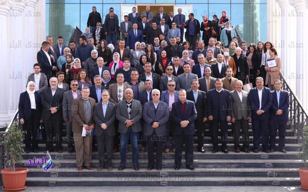 وزير التعليم العالي يفتتح المركز الجامعي للتطوير المهني بجامعة السويس4