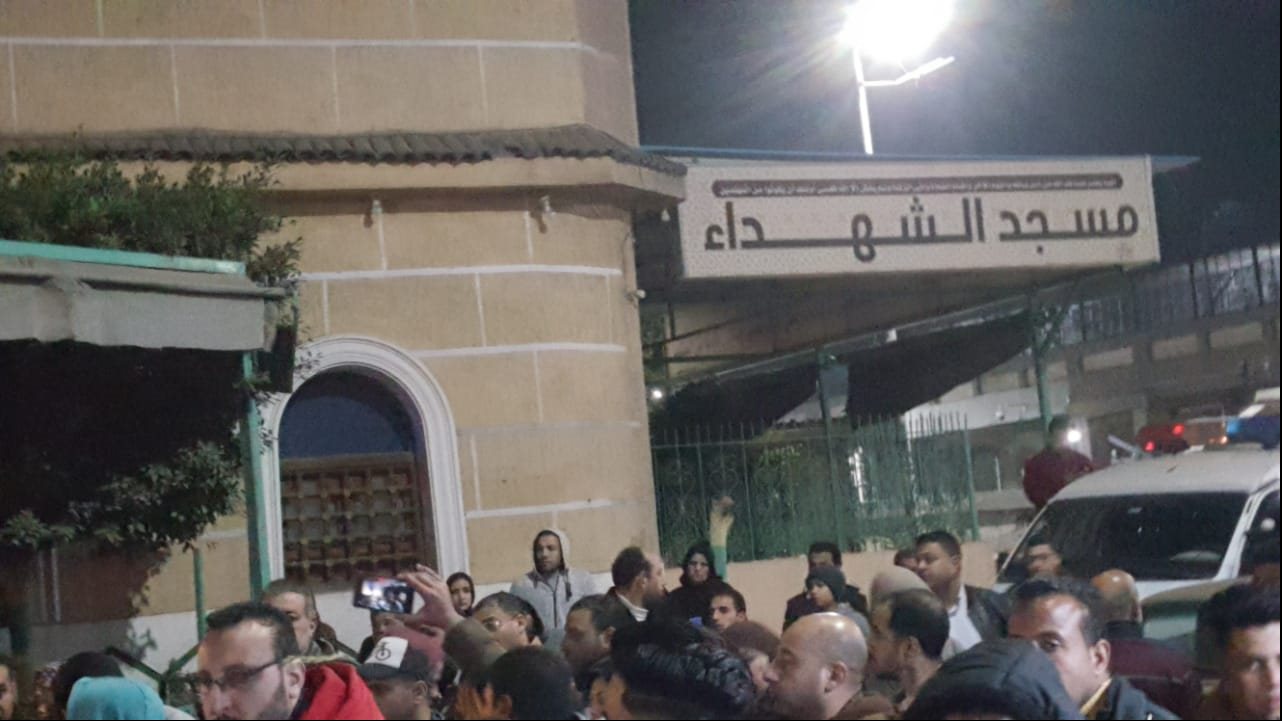 المئات يشيعون جثامين ضحايا حادث إنهيار عقار البحيرة