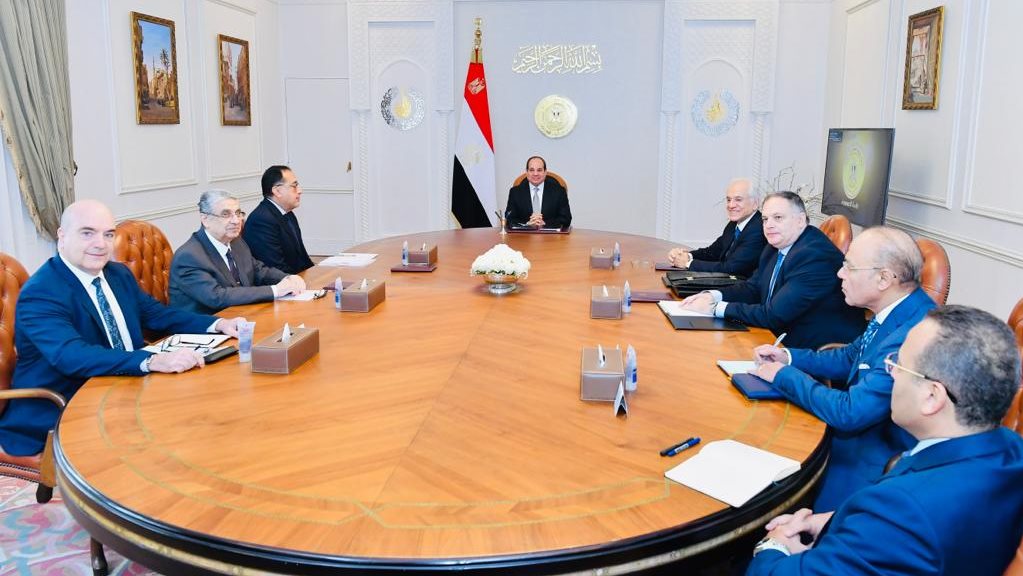 الرئيس السيسي مع  رئيس مجموعة شركات كوبولوزيس اليونانية 