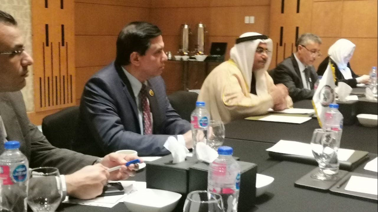 النائب طارق نصير خلال الاجتماع 