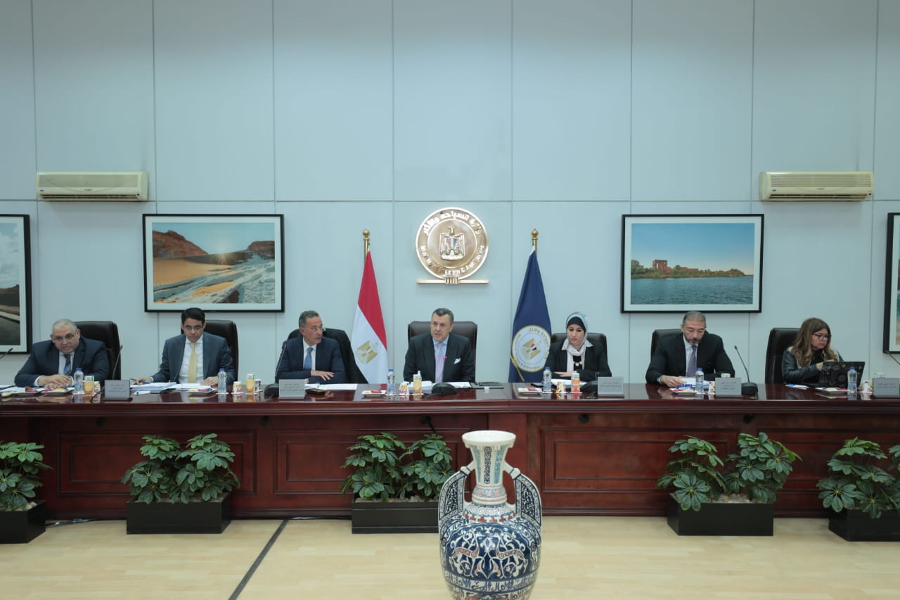 وزير السياحة والآثار 