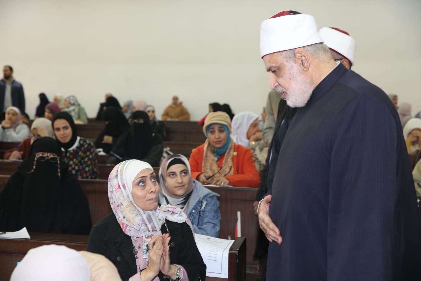 وكيل الأزهر يتفقد اختبارات الرواق