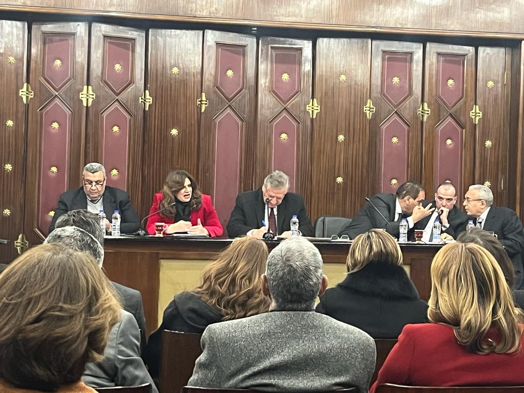 الشحات الغتورى رئيس مصلحة الجمارك