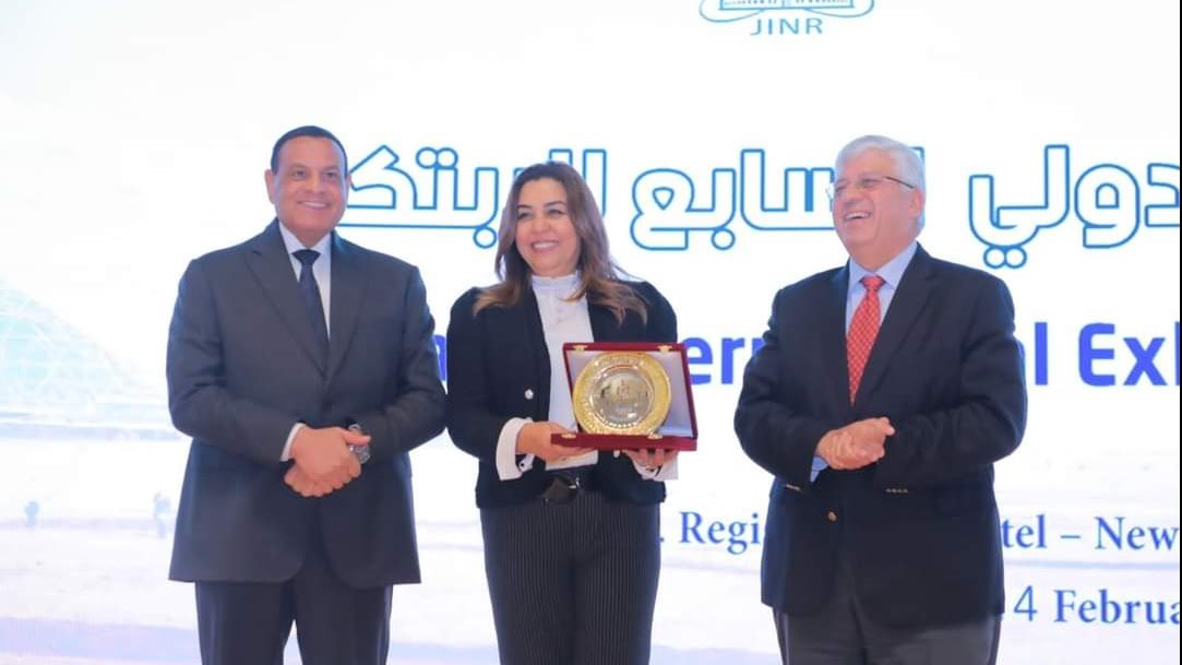منال عوض محافظ دمياط.