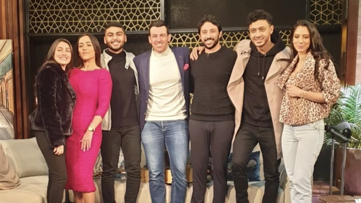 رامي رضوان برفقه أبطال مسلسل وبينا ميعاد