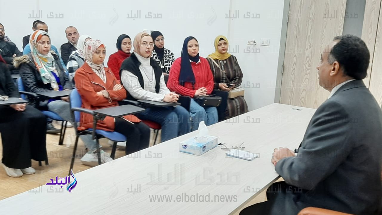 رئيس جامعة طيبة التكنولوجية يجتمع بأعضاء هيئة التدريس ومعاون