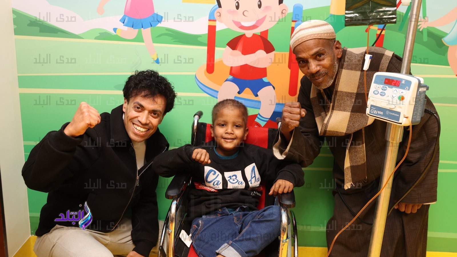 الفنان محمد فهيم يدعم الأطفال مرضى السرطان بمستشفى شفاء الأو