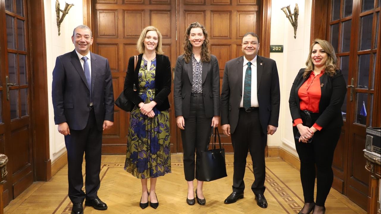 دبلوماسي استرالي بغرفة الإسكندرية