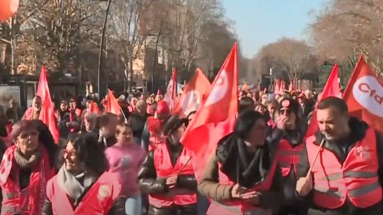 إضرابات وتظاهرات للمرة الخامسة ضد مشروع تعديل نظام التقاعد ف