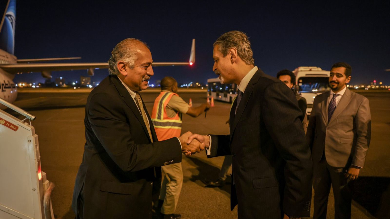 السفير المصري بالسودان والعامري فاروق 