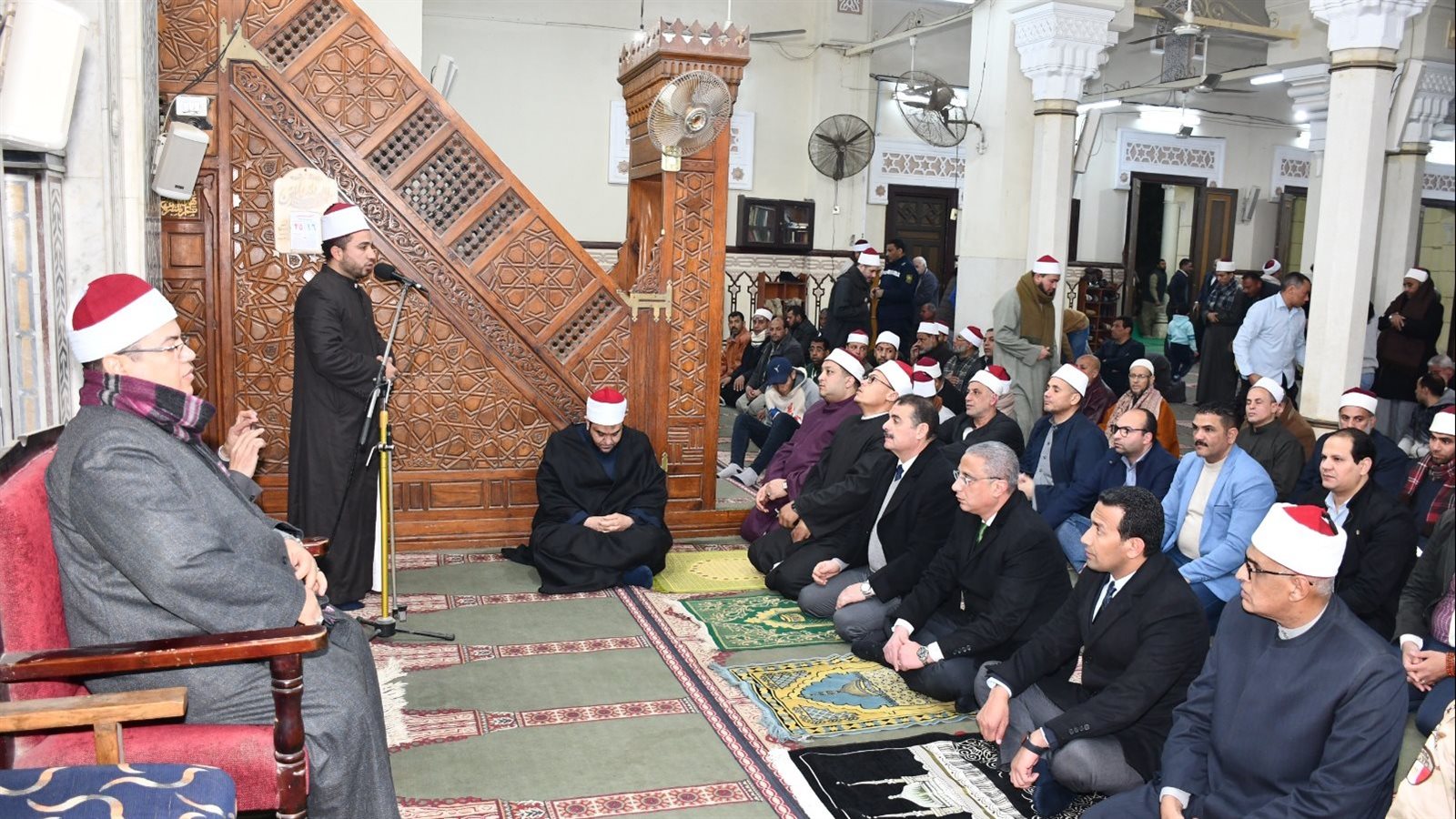 محافظ الفيوم أثناءالاحتفال بليلة الاسراء والمعراج بمسجد ناصر