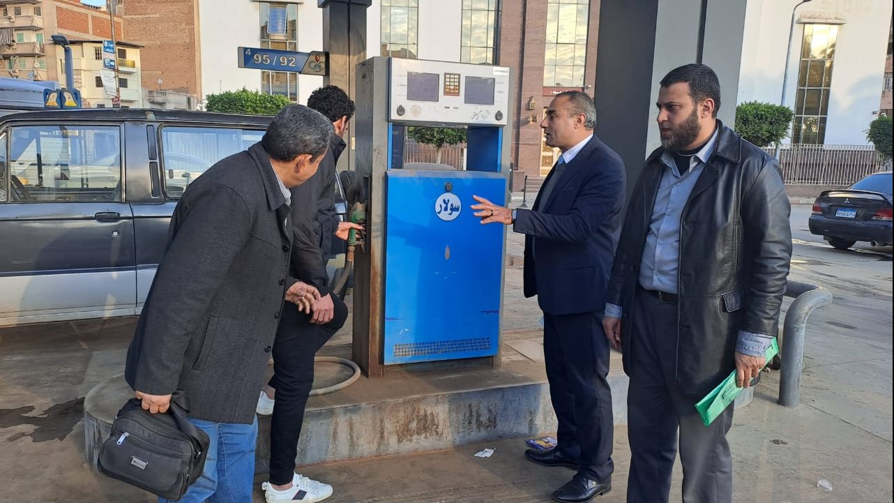 ضبط صاحب محطه تموين سيارات بالنوباريه لتصرفه في 132 ألف لتر 