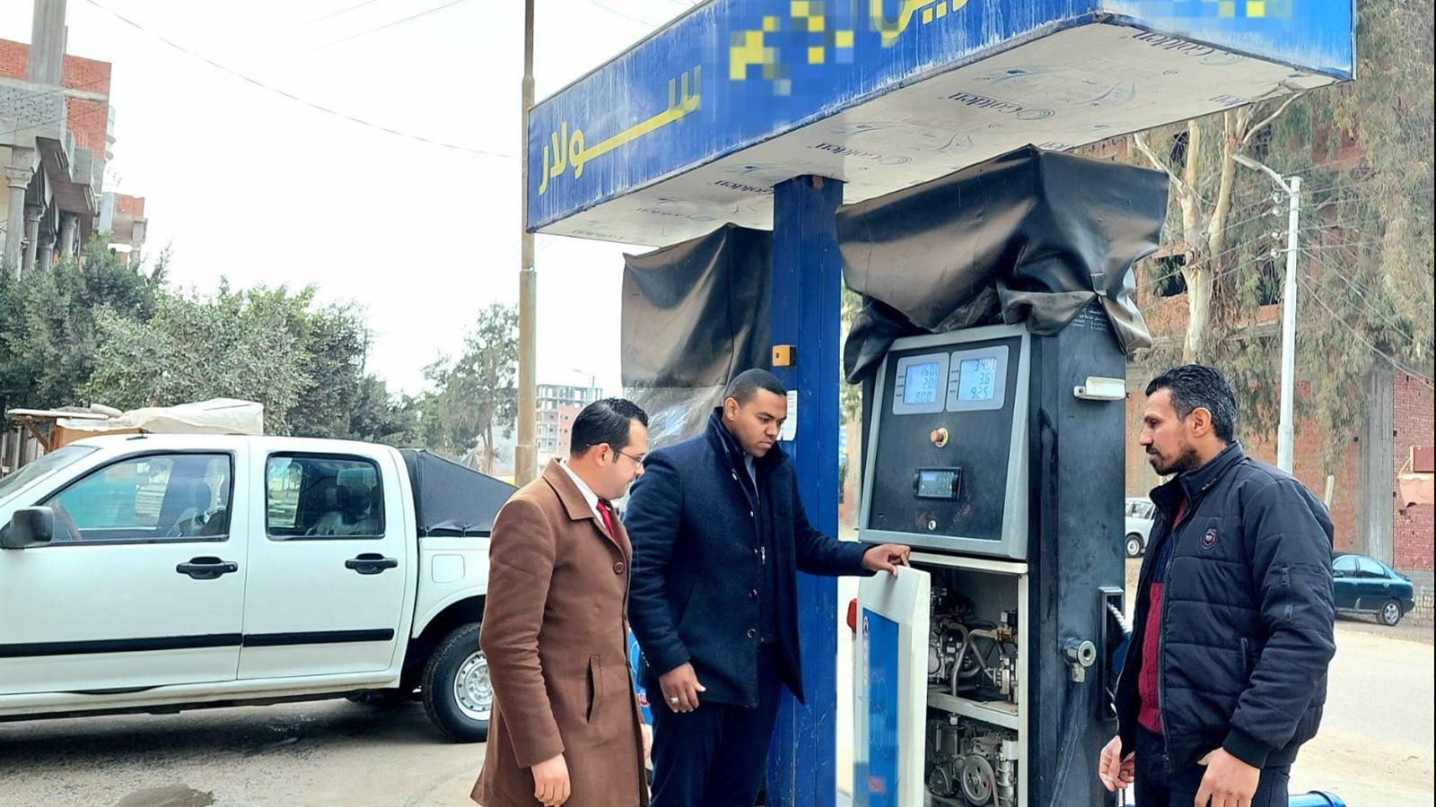 ضبط 4000 لتر سولار وبنزين داخل محطتين لتمويل السيارات 