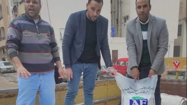 ضبط 24 شيكارة سماد مدعم برشيد تم تجميعهم لإعادة البيع بالسوق