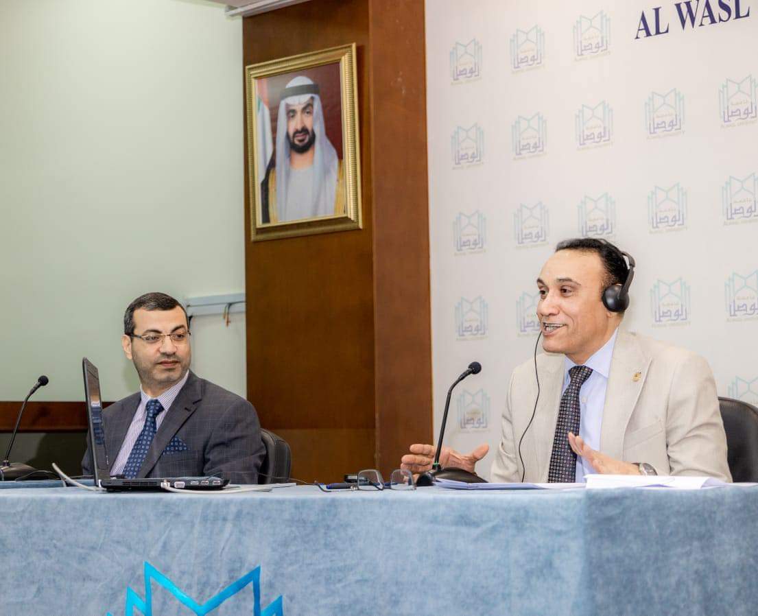 الدكتور علاء جانب خلال المناقشة الدكتور علاء جانب خلال المناقشة