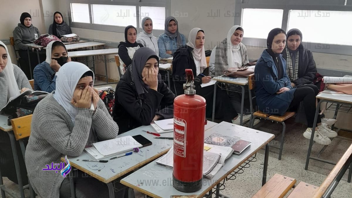 تدريب طلاب المدارس على كيفية استخدام طفايات الحريق
