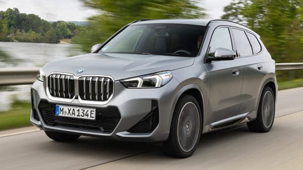 السيارة BMW X1 موديل 2023 