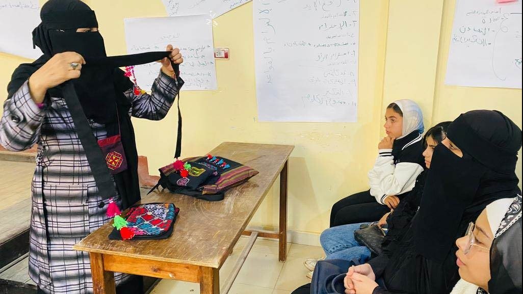 تدريب  النشء بسيناء علي صناعة الملابس التطريز تدريب  النشء بسيناء علي صناعة الملابس التطريز