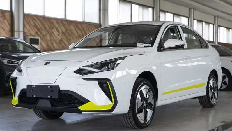 السيارة الكهربائية دونجفينج إيليوس E70 برو
