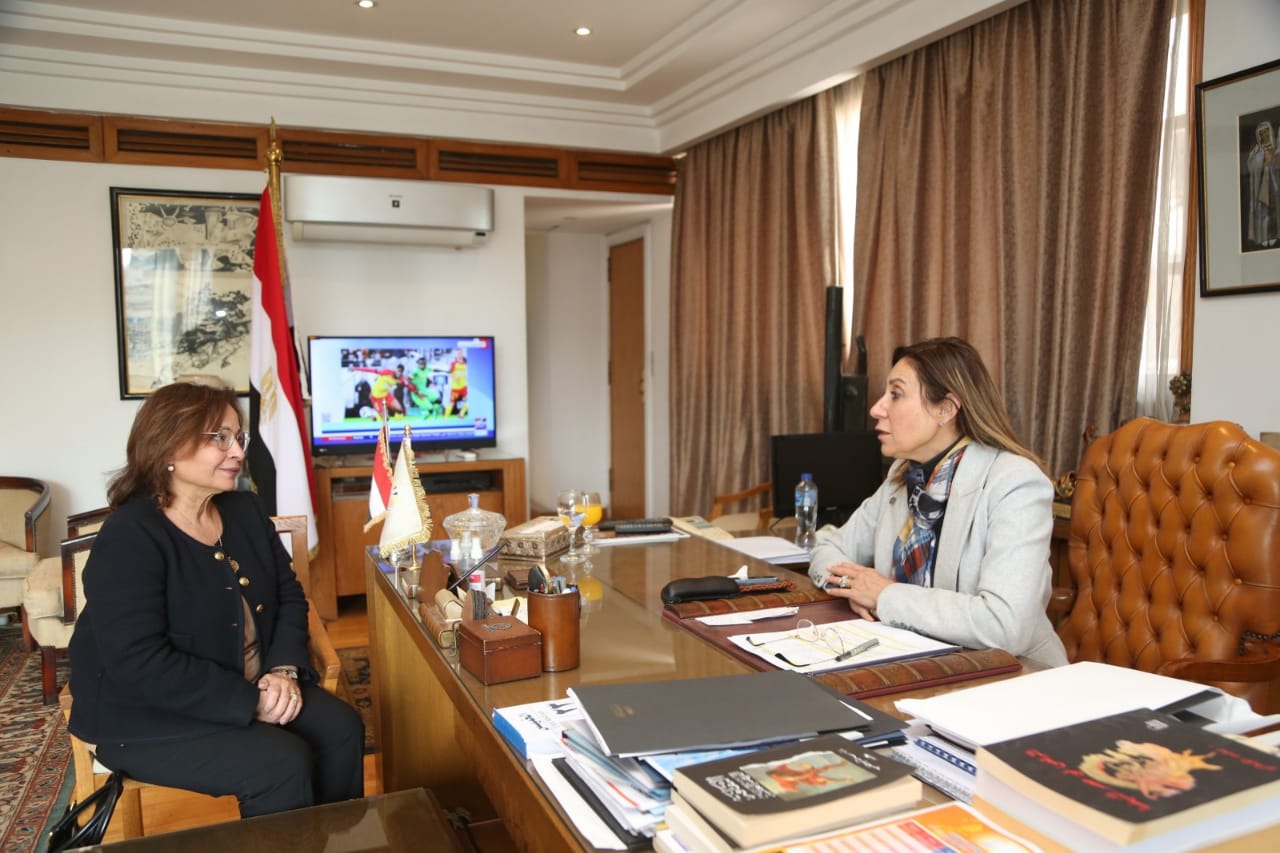 وزيرة الثقافة