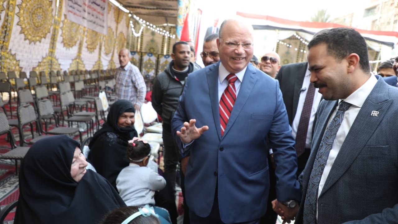 محافظ القاهرة خلال الجولة