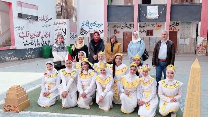 طلاب المدرسة أثناء عوض ندوات الوعى الأثرى