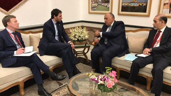 وزير الخارجية مع نظيره الهولندي