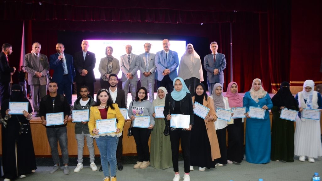 ندوة مشاركة طلاب جامعة أسيوط في مشروع محو الامية  ندوة مشاركة طلاب جامعة أسيوط في مشروع محو الامية