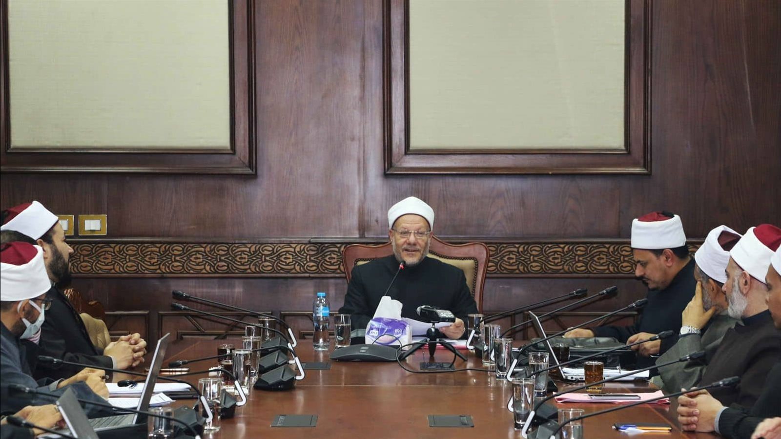 مفتي الجمهورية يكرم أمناء الفتوى بدار الإفتاء المصرية