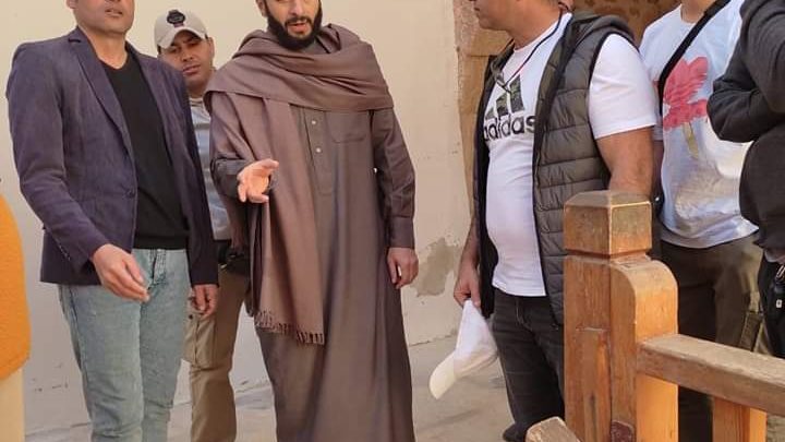 الفنان حمادة هلال داخل دير سانت كاترين 