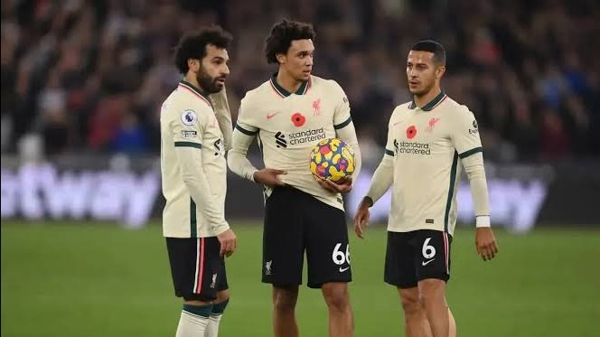 ألكانتارا وأرنولد وصلاح 