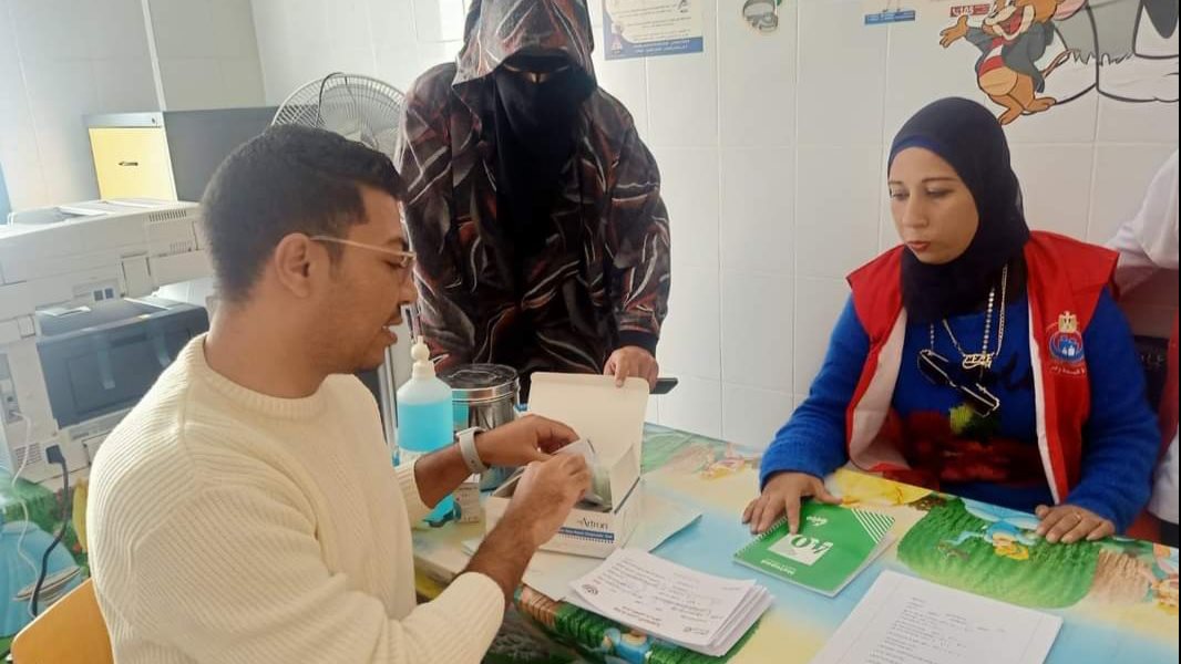 إقبال الشباب المقبلين على الزواج للفحص الطبي