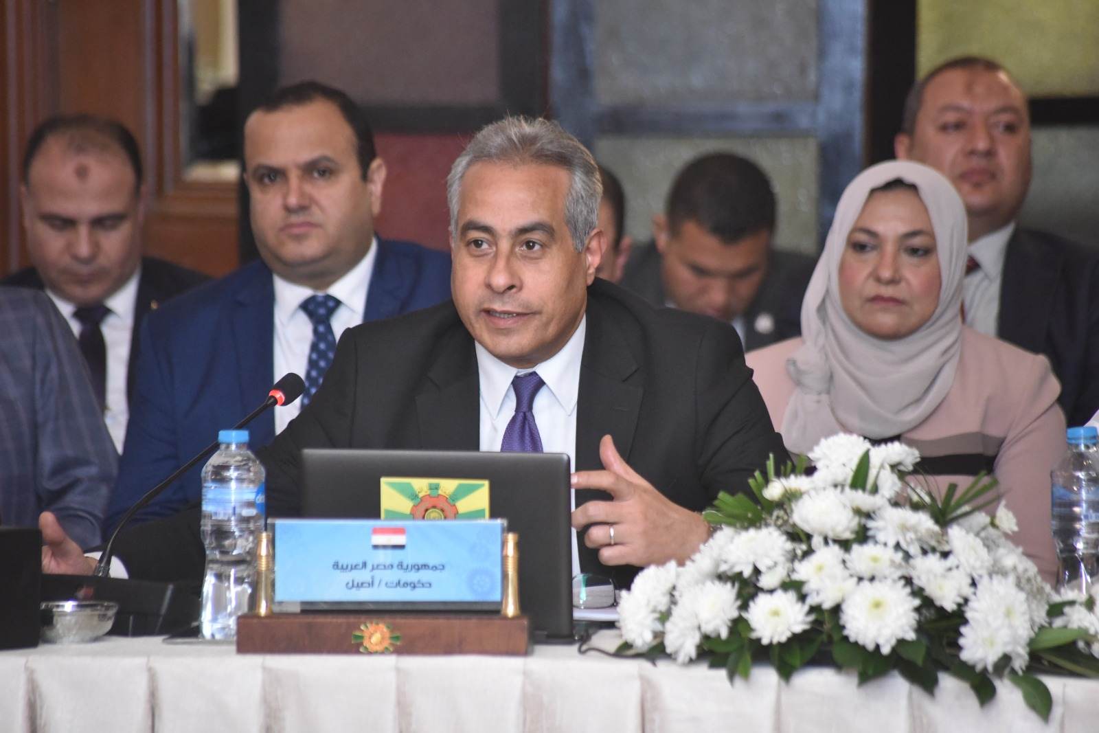 وزير القوى العاملة حسن شحاتة