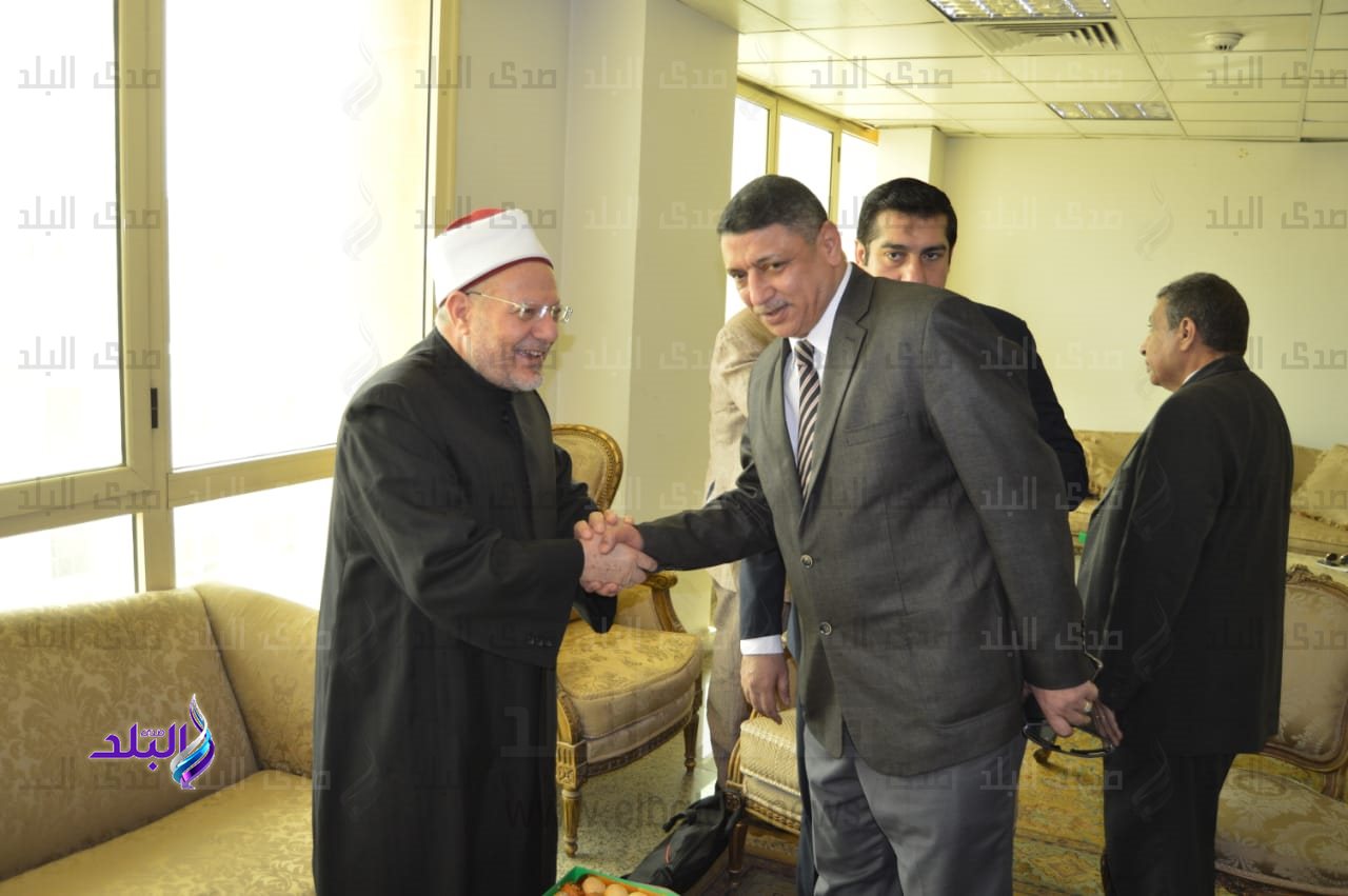 مفتى الجمهورية محكماً فى رسالة دكتوراه بجامعة عين شمس3