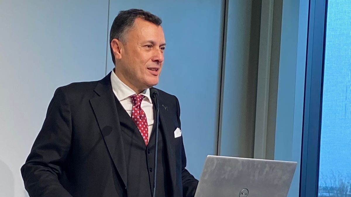 وزير السياحة والآثار 