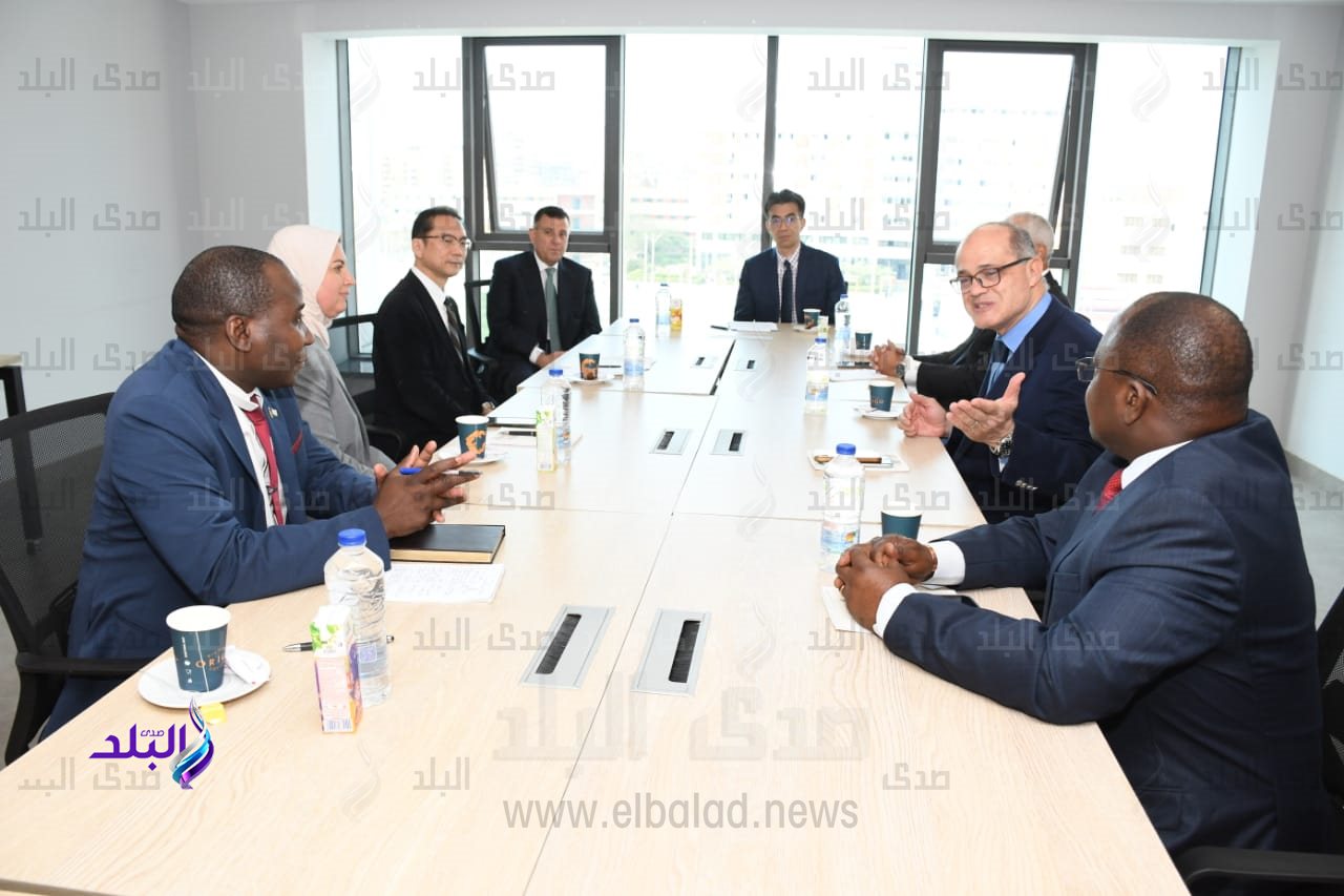 جامعة عين شمس تستقبل سفير زامبيا وسفير مالاوى10