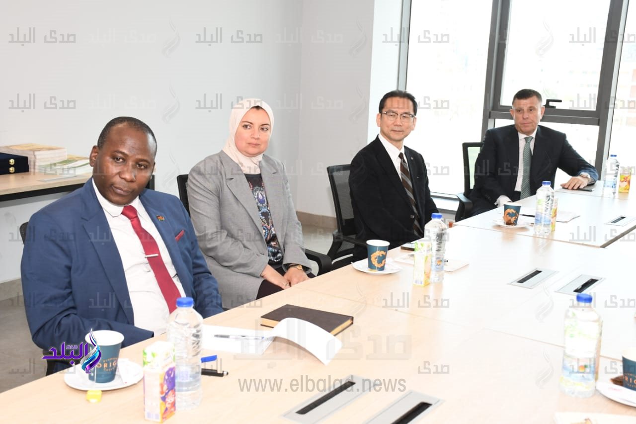 جامعة عين شمس تستقبل سفير زامبيا وسفير مالاوى9