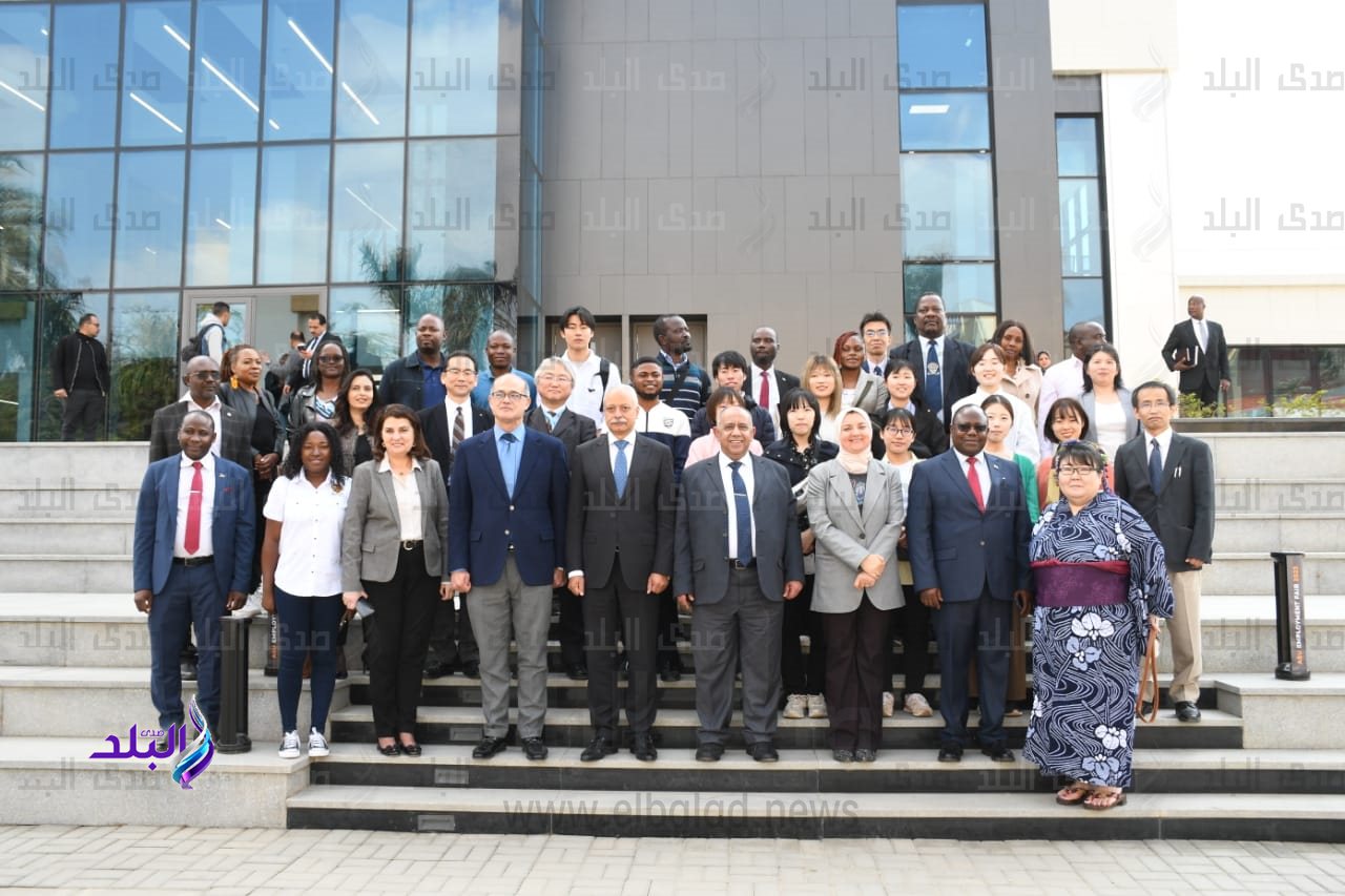 جامعة عين شمس تستقبل سفير زامبيا وسفير مالاوى2