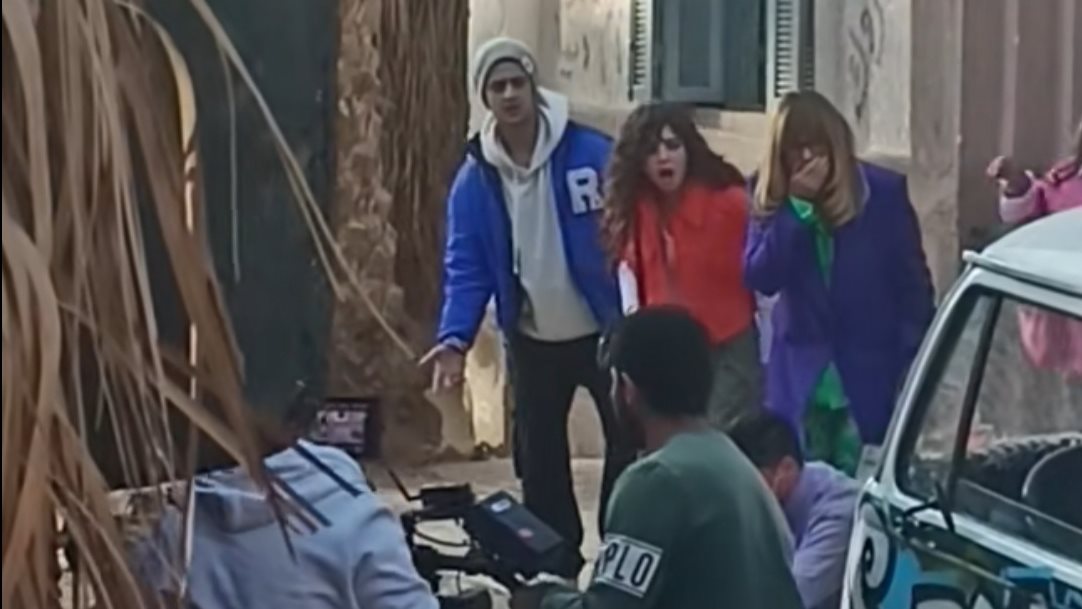 يسرا مع عنبة 