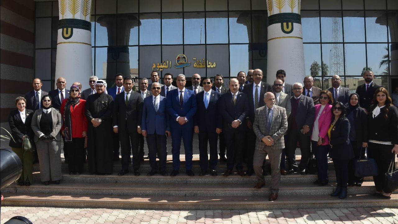 رئيس جامعة الفيوم أثناء اللقاء