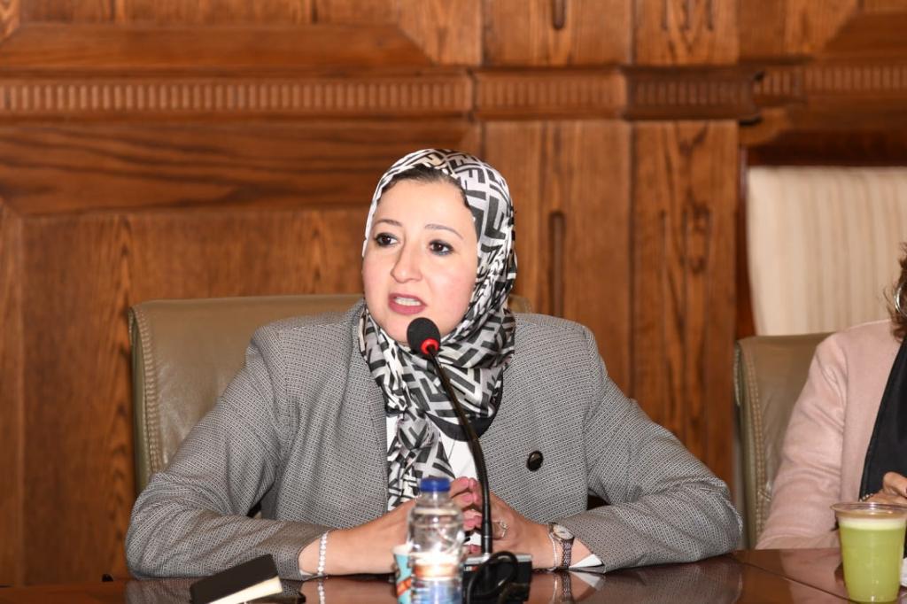 النائبة نهى الشريف النائبة نهى الشريف