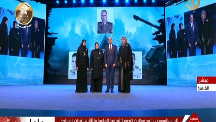 الرئيس السيسي وأمهات الشهداء 
