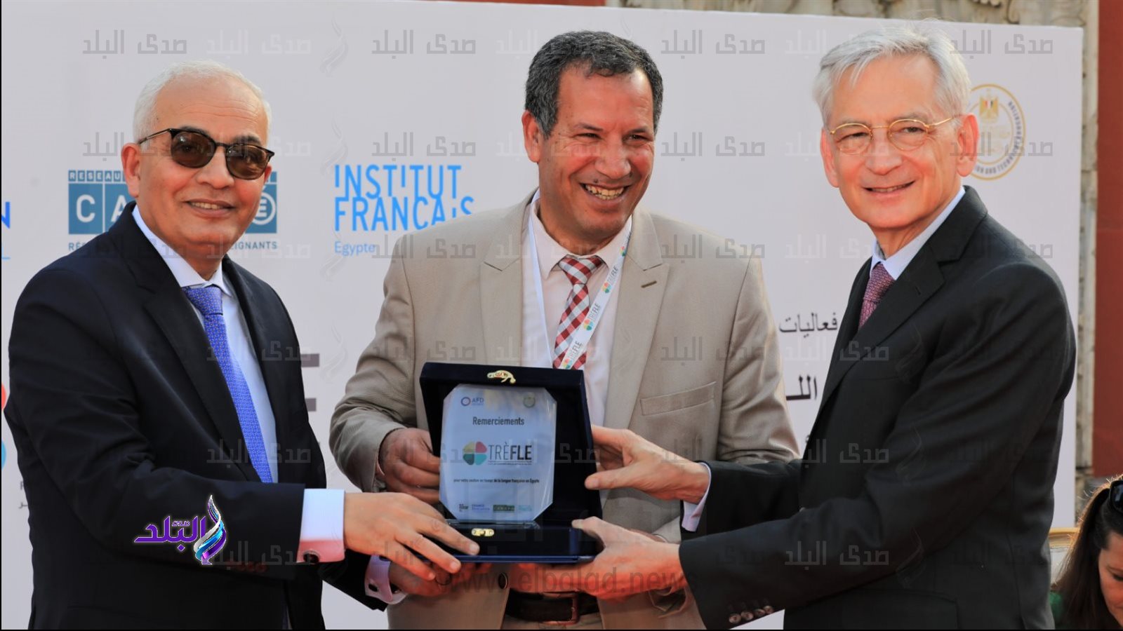 وزير التربية والتعليم اثناء التكريم