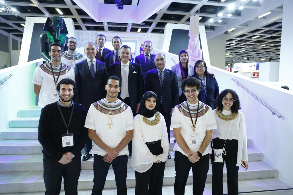 وزير السياحة والآثار 