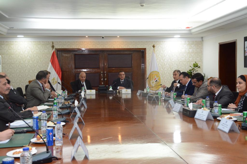 اجتماع وزير التنمية المحلية 