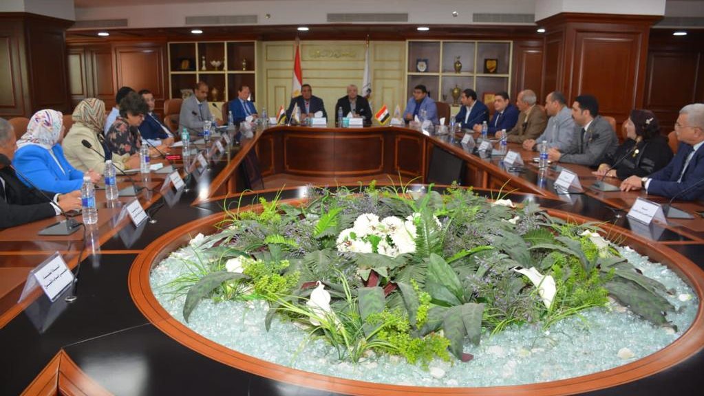 لقاء وزير التنمية المحلية مع أعضاء النواب والشيوخ