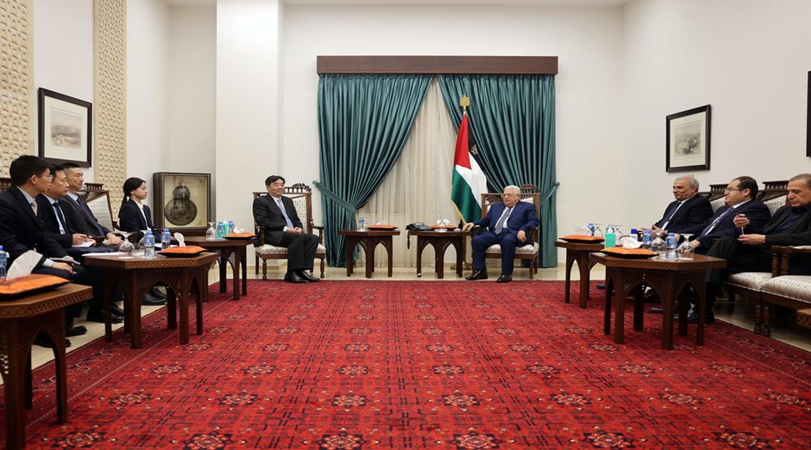 الرئيس الفلسطيني يستقبل المبعوث الصيني