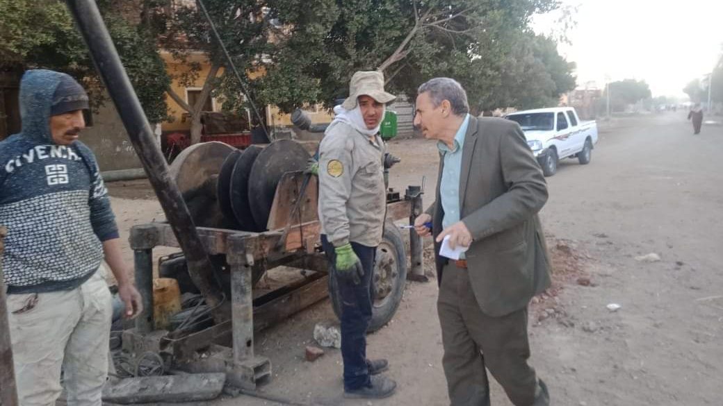 رئيس مركز أبوقرقاص يتابع المشروعات 