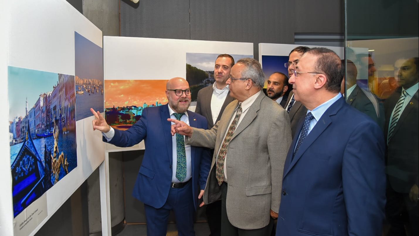 افتتاح معرض فني بمكتبة الإسكندرية